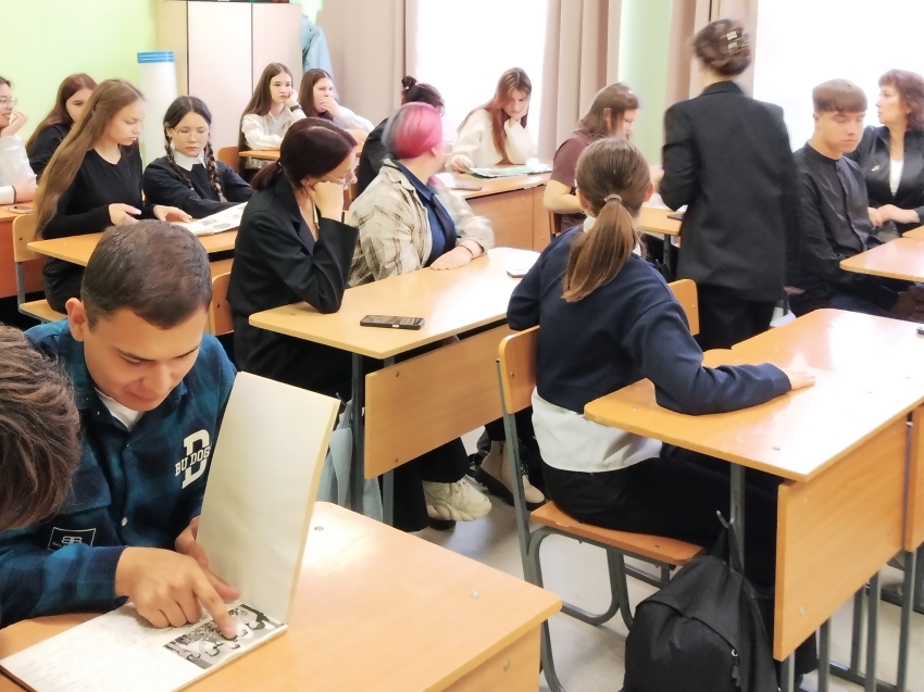 Профориентационный урок провели для школьников специалисты ЗАГС в Улетах